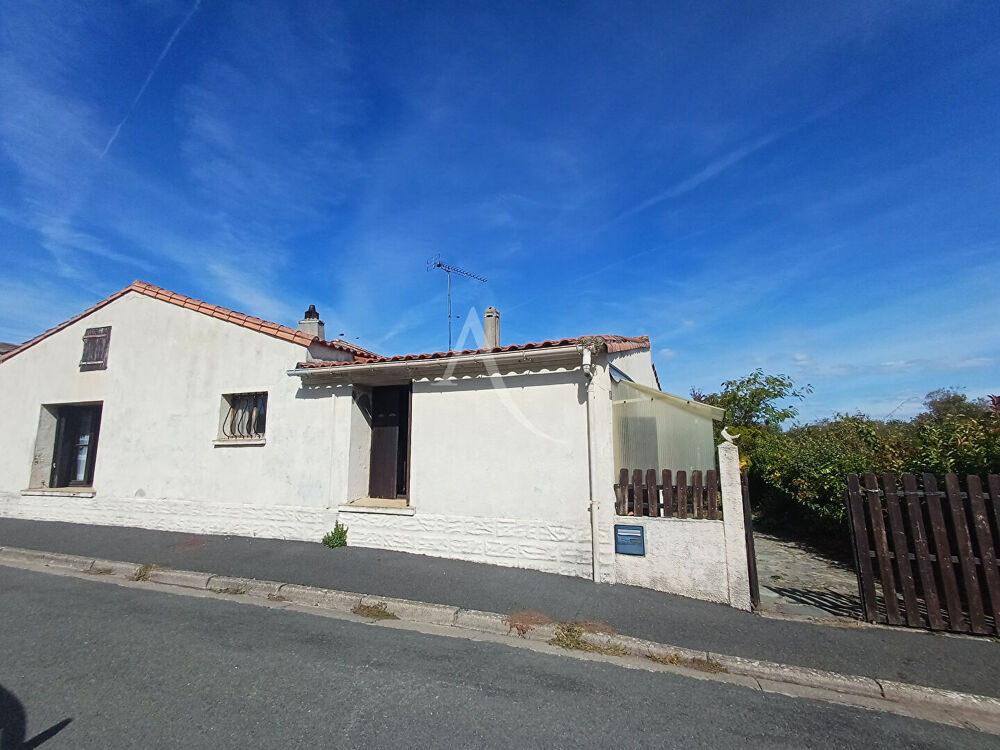 Vente Maison Maison en pierre avec garage et chai avec son grand terrain, à rénover. Moeze