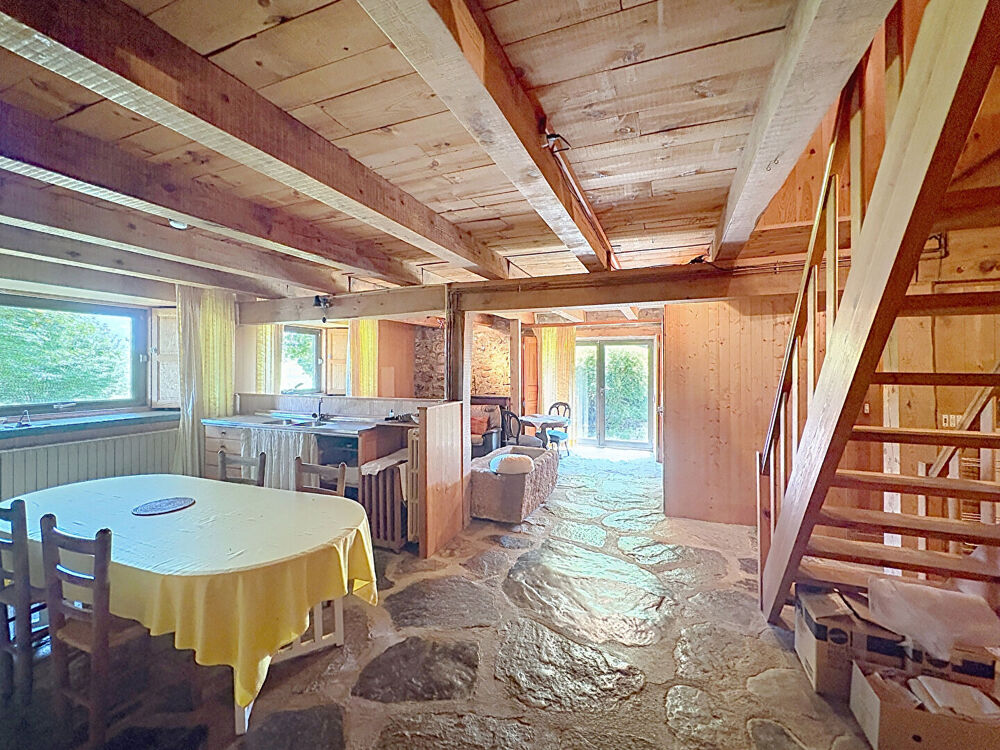 Vente Maison SAINT FRONT !Charmante maison en pierre de plus de 200m2,  sur 1500 m2 de terrain Saint front