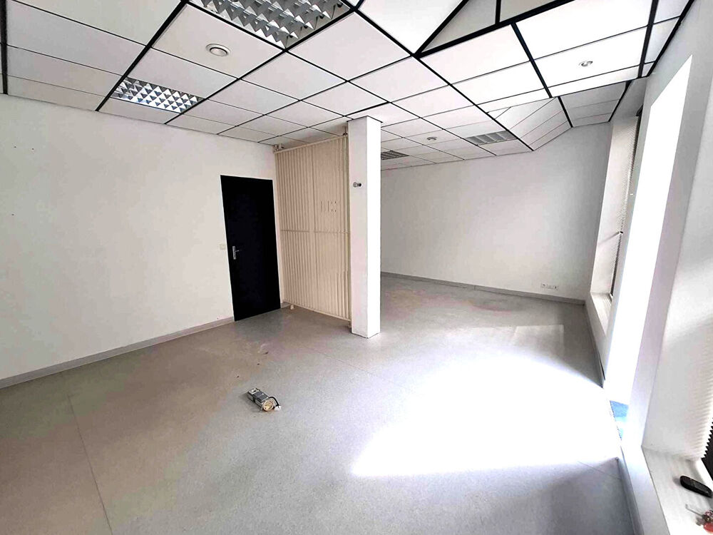   Local commercial d'environ 59 m²  Villeneuve de Marsan 