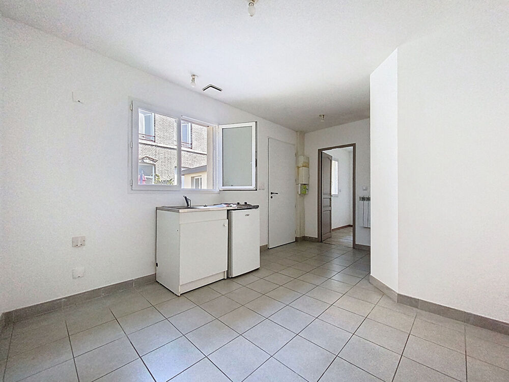 Appartement T2 paisible en fond de cour, donnant sur cour commune