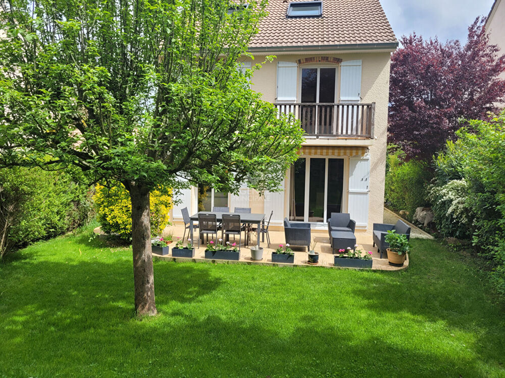 Maison 9 pièces 143 m² · à Saint Germain en Laye · 143 m² · 1 100 000 €