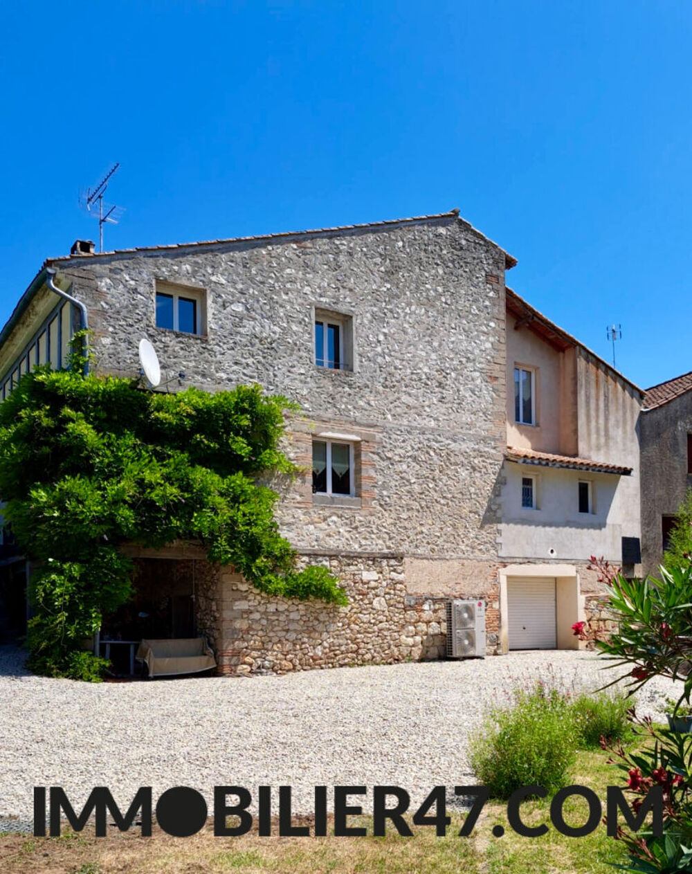 MAISON DE VILLAGE AVEC JARDIN