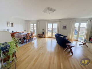  Appartement à louer 4 pièces 122 m²