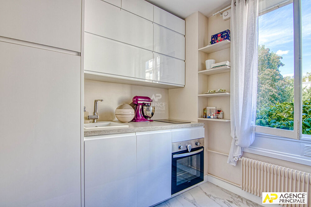 Versailles Avenue de Paris Grand studio 40.31 m² carrez situé au 1er étage avec ascenseur, cave et parking
