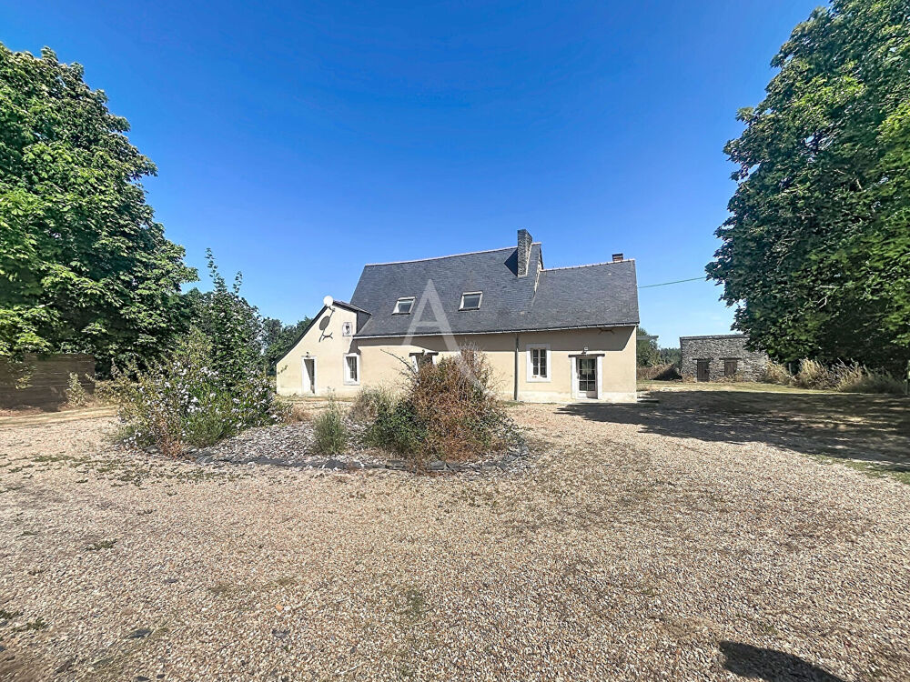 Une maison pleine de caractère, idéale pour les amoureux de la pierre et de la nature.