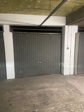  Parking / Garage  louer 