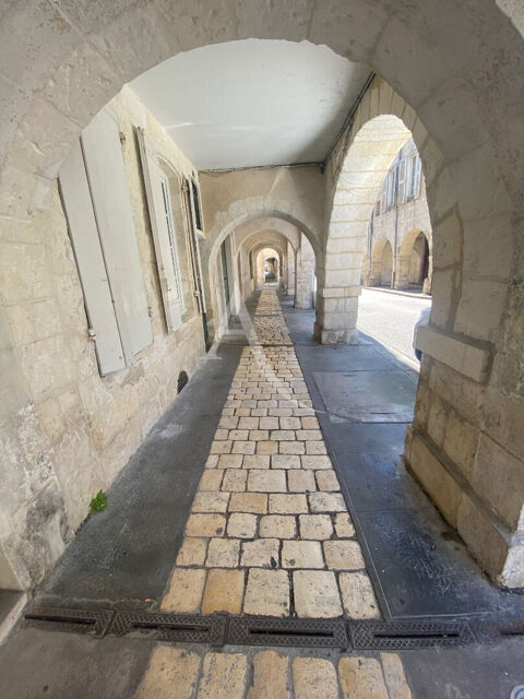 Hyper centre - Local d'activit&eacute; 116000 17000 La rochelle