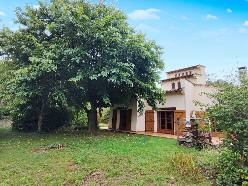 Maison Atypique avec studio indépendant, garage et Grand Terrain Arboré