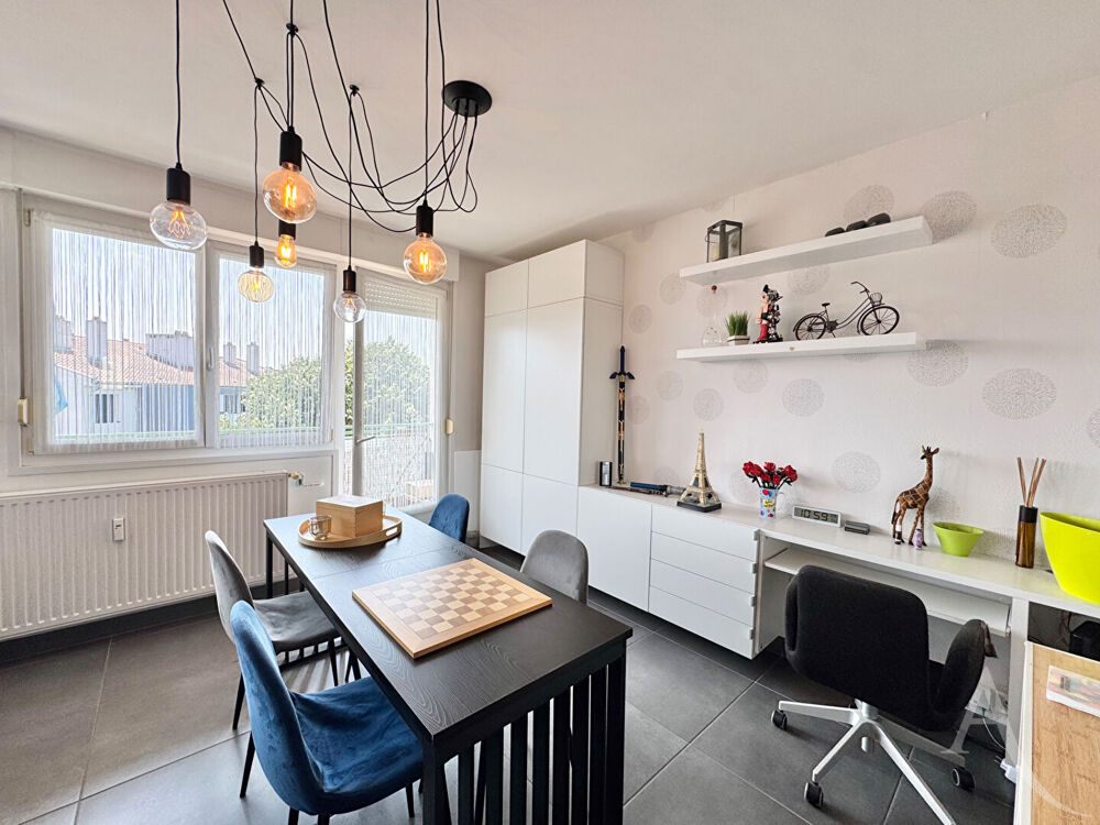 COUP DE COEUR sur ce spacieux T5 avec garage, ascenseur et grand balcon ! Proche centre ville