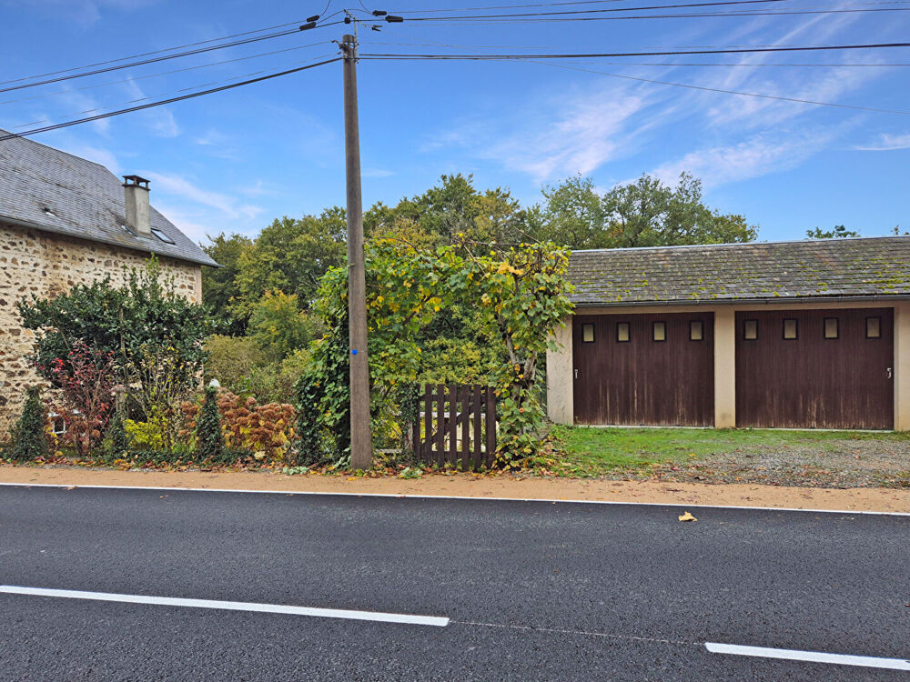 CORREZE. CHAMBERET. Jolie maison en pierre de 3 chambres, grand garage et jardin de 1835 m²