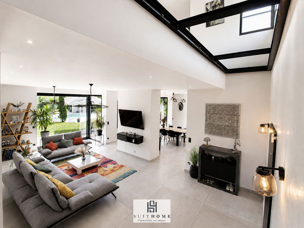 Belle maison d'architecte au calme avec terrain plat de 1900 m2.