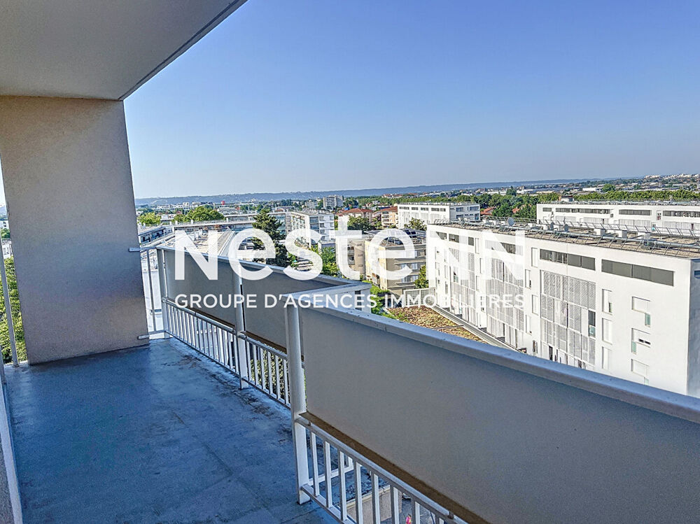 Appartement 2 Pièces en dernier étage avec Terrasse Cave et Parking - 69500 BRON