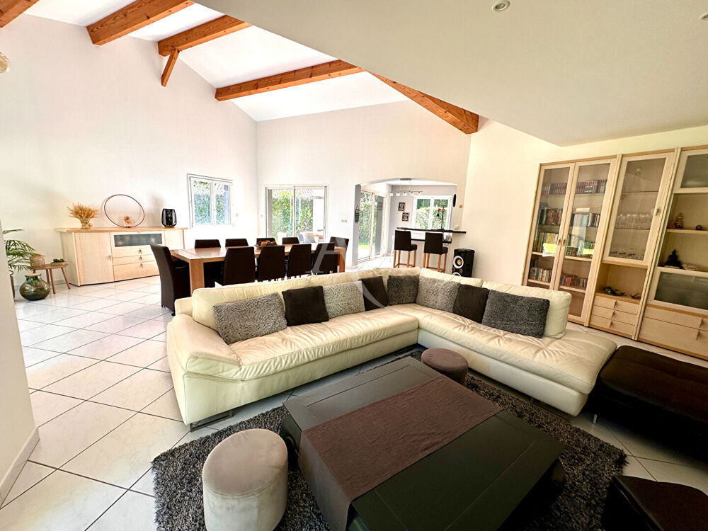 SAINTES - Belle propriété familiale de 186m² sur 2800m² de terrain arboré