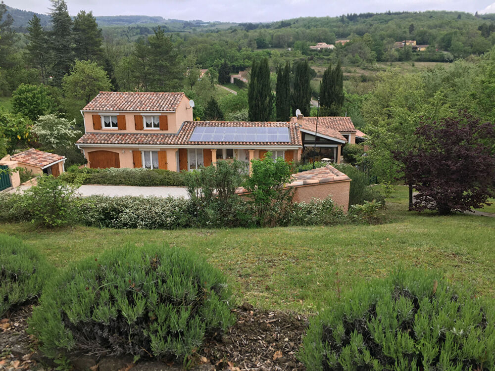 MAISON COMPOSEE DE 2 LOGEMENTS (GITES) INDEPENDANTS SUR TERRAIN DE 4000 M² AVEC PISCINE
