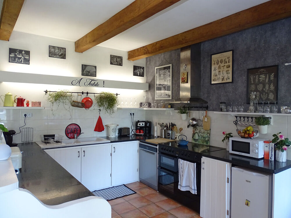 Vente Maison CÔTES D'ARMOR. Une superbe longère en pierre, avec deux bâtiments en pierre indépendants, près de Carhaix-Plouguer Trebrivan