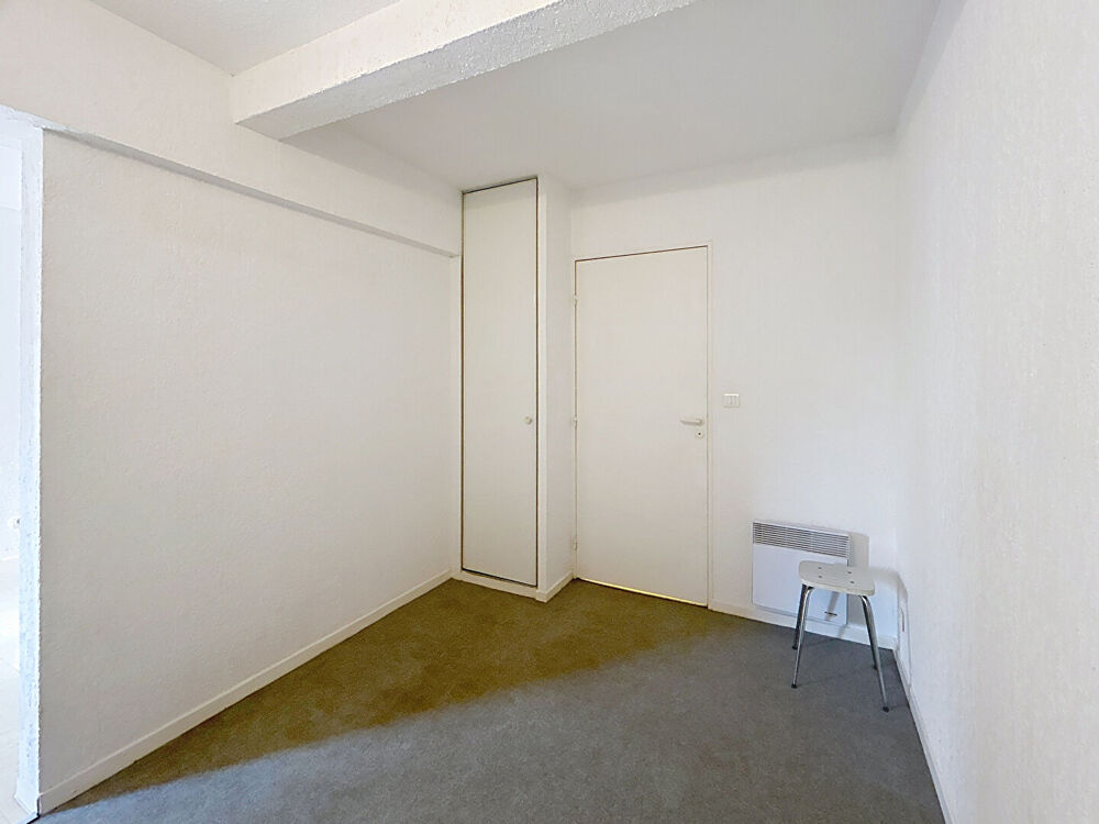 SALON DE PCE, APPARTEMENT T1