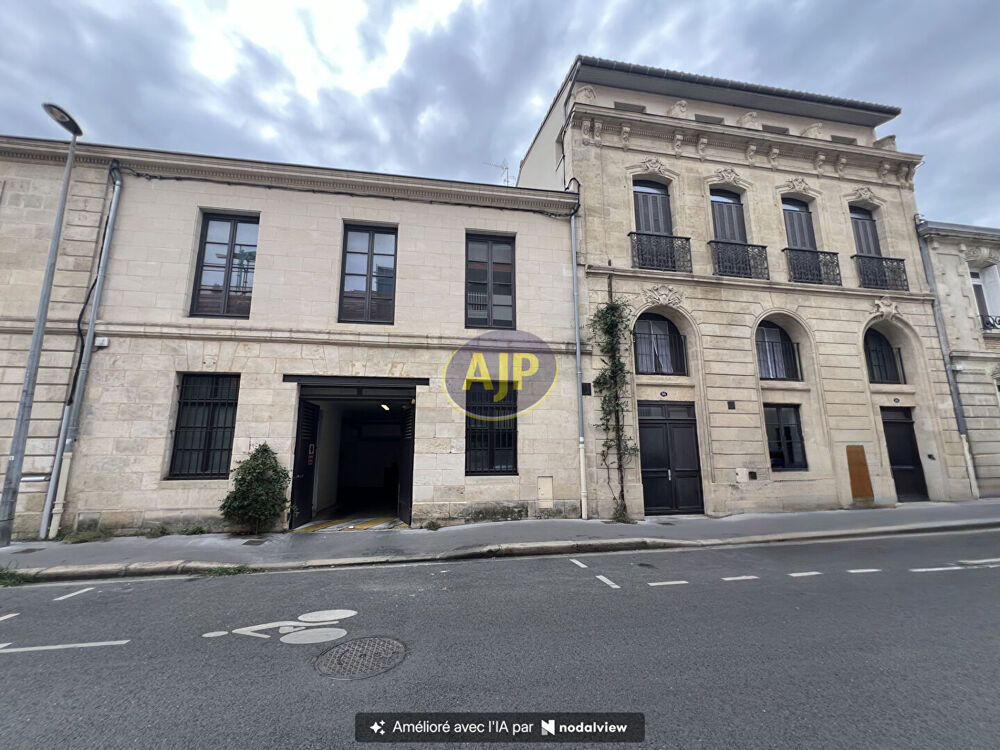 Vente Appartement Appartement Bordeaux Jardin public 3 pièce(s) immeuble façade pierre - Garage sécurisé Bordeaux