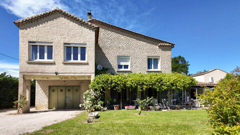   Maison familiale dans charmant village de Pernes-les-Fontaines Maison - 7 pièce(s) - 220 m²