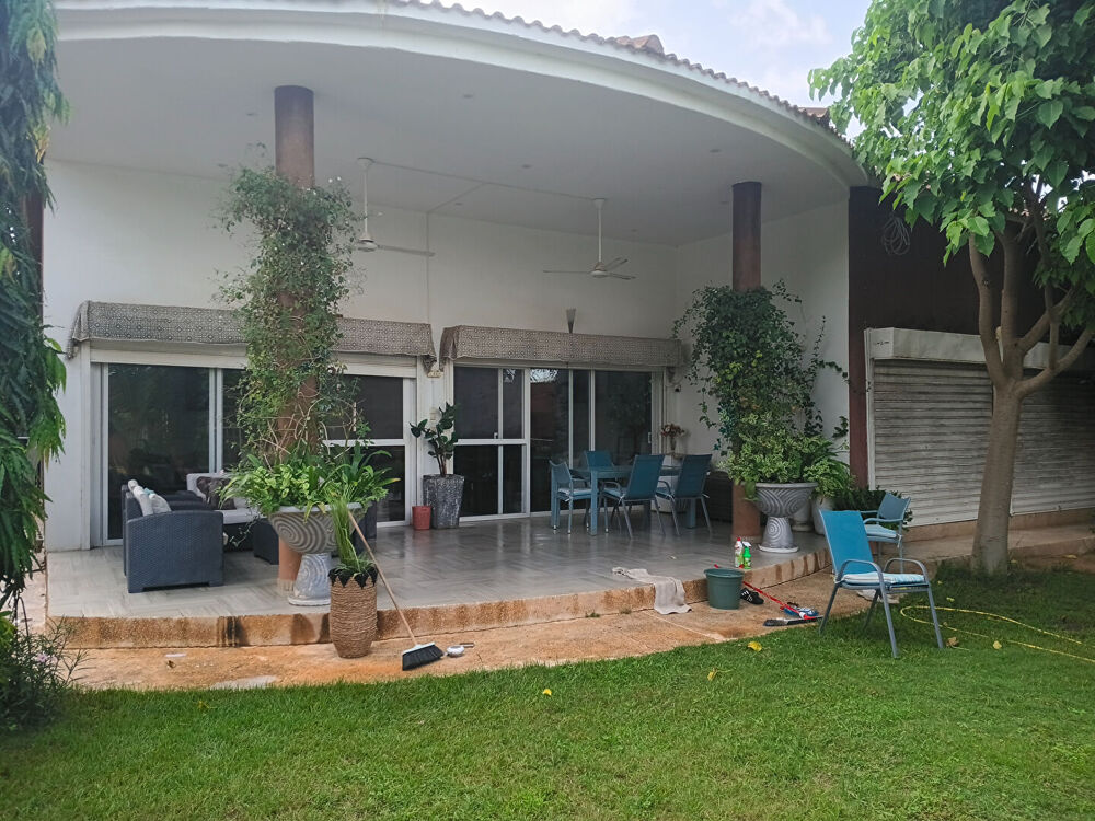 LOCATION ANNUELLE SPACIEUSE VILLA DE 4 CHAMBRES SUR UN TERRAIN DE 1000 M2 ARBORE