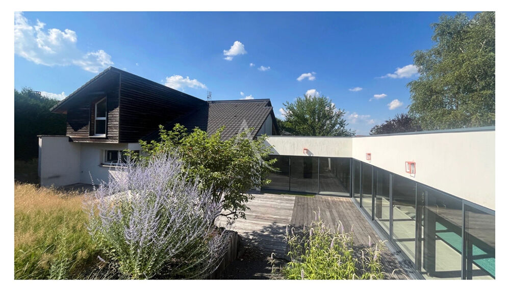 Maison familiale avec piscine intérieure