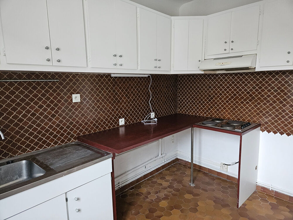 Appartement rénové à louer en plein centre ville de Sainte Maure