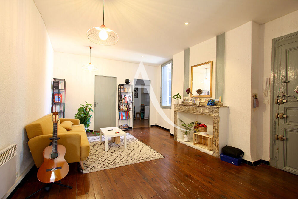 Location Appartement BEAU T4 NON MEUBLÉ de près de 100 m2 au 3e étage sans ascenseur en plein coeur de MONTPELLIER Montpellier