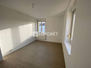  Appartement à louer 4 pièces 74 m²