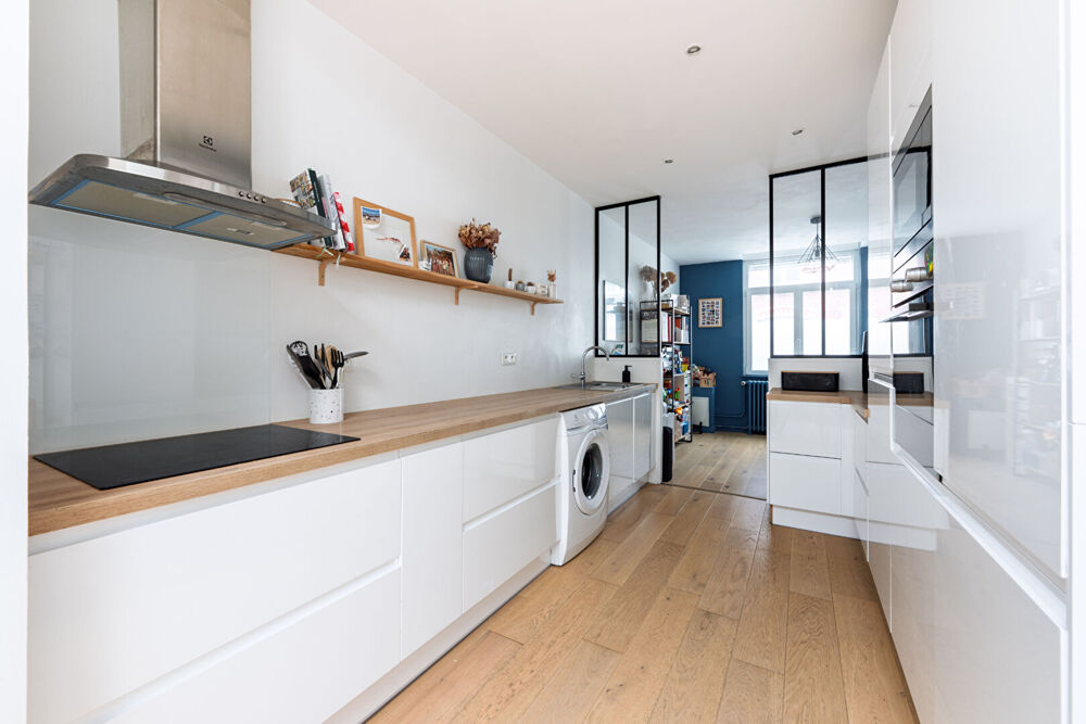 Maison 1930 en excellent état proche Deûle, commerce et écoles semi-individuelle avec grand jardin sans vis-à-vis