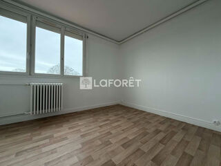  Appartement à louer 5 pièces 86 m²