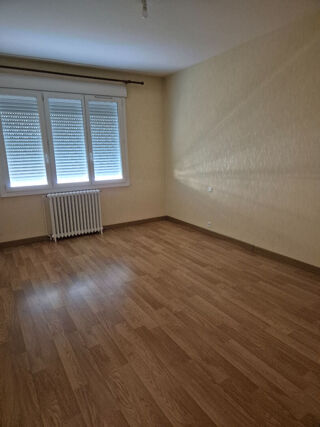  Appartement à louer 3 pièces 95 m²