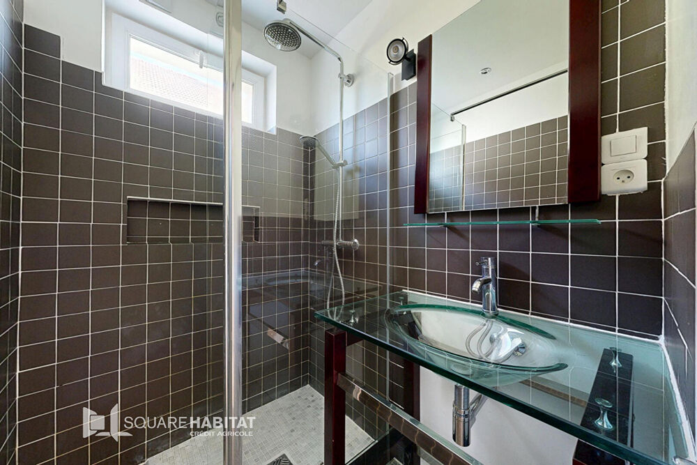 Vente Maison Rare à Besançon : Maison Années 50 Rénovée à Neuf, 3 Ch et un  bureau, Piscine & Jacuzzi Besancon