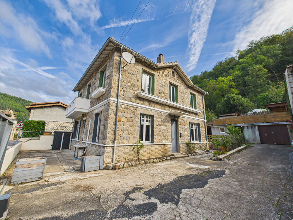 Maison en pierre à Mariac - deux logements indépendants