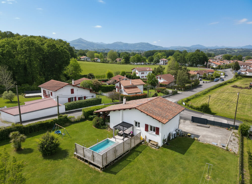 LARRUN maison avec vue sur la Rhune, terrain constructible et fort potentiel d'évolution