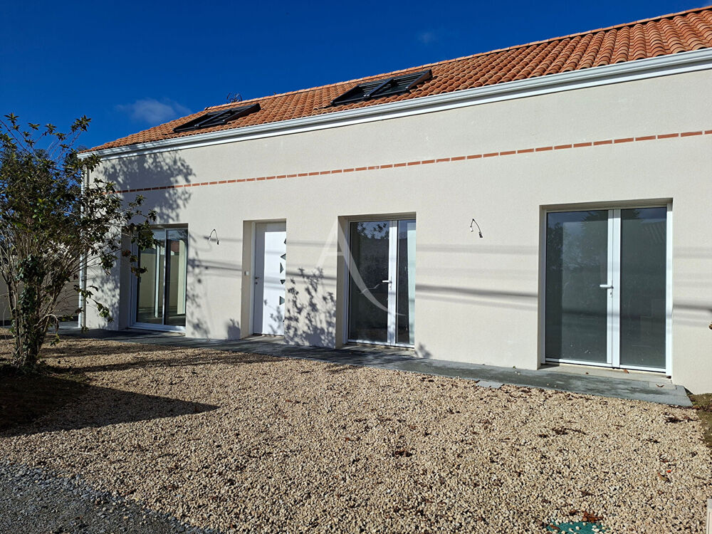 Maison neuve - 2.5KM de la plage