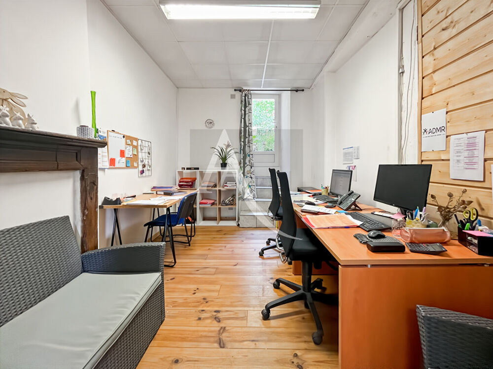   A vendre - Local commercial de 95.5 m2, avec petite cour extérieure Fumel
