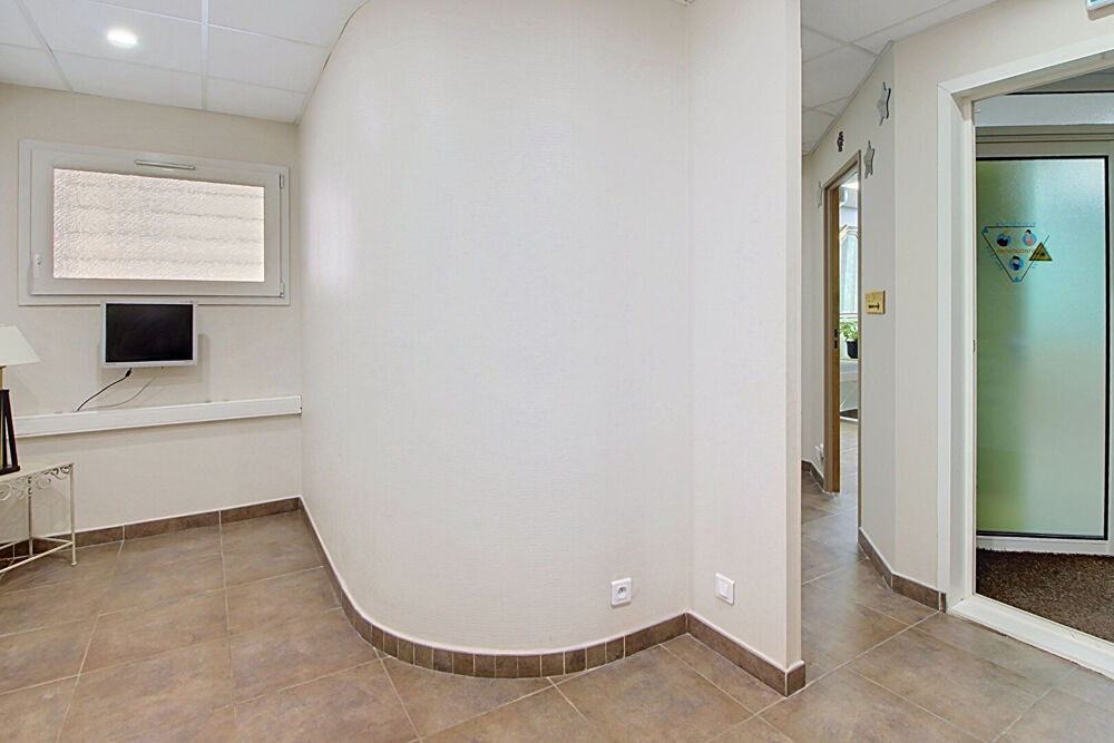   À VENDRE EN EXCLUSIVITE ! A Salernes - Local commercial de 98 m² Salernes