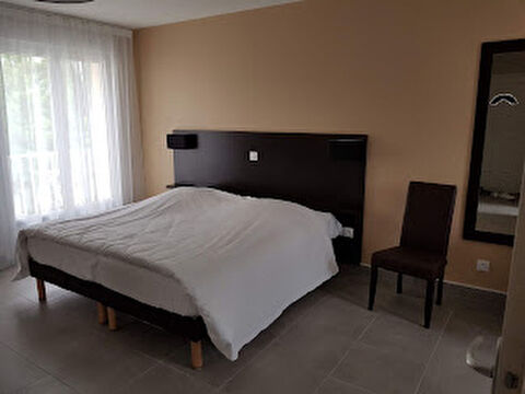   H�tel de 2*   21 chambres � vendre, proche Chambord, sur axe passant et touristique 