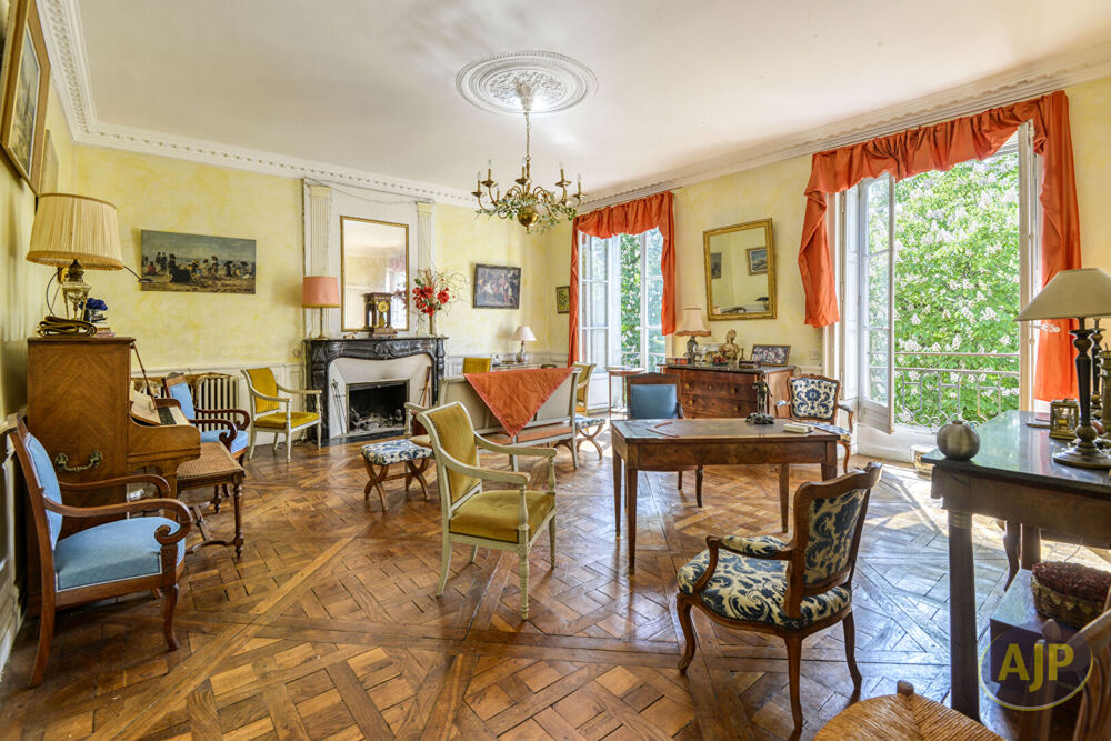 NANTES CATHEDRALE - APPARTEMENT FAMILIAL DE CARACTERE