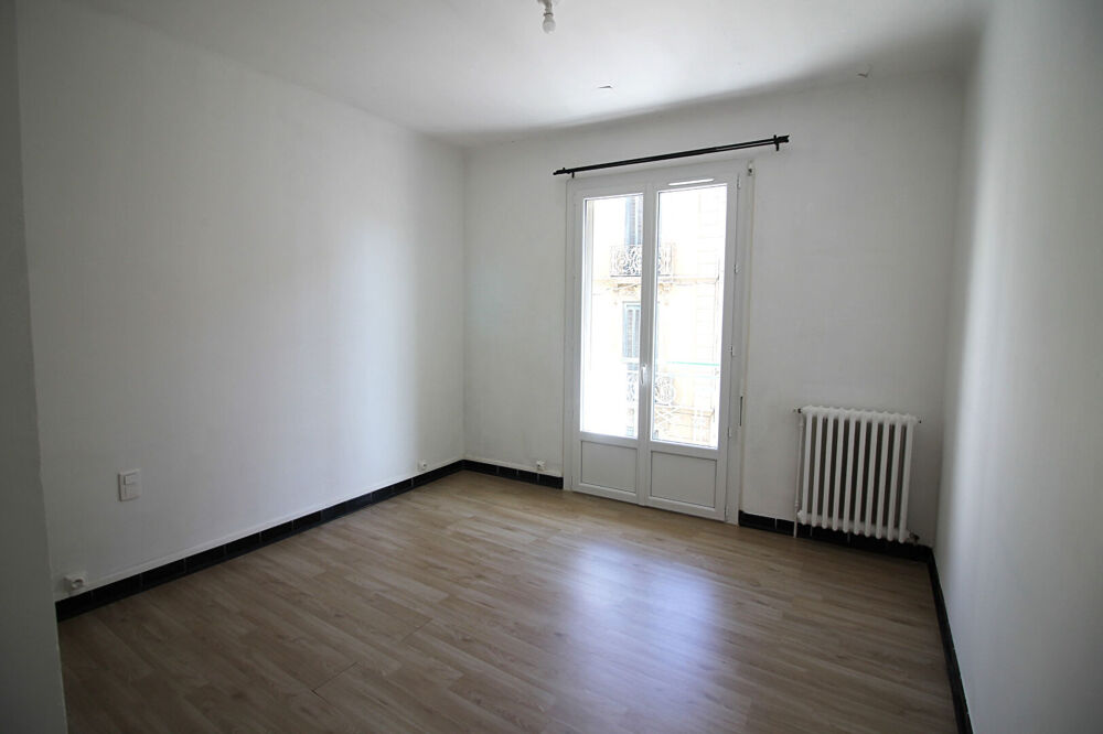 Vente Appartement NIMES Lumineux appartement P3 de 74m² avec 2 balcons et ascenseur, garage et cave en sous-sol. Nimes