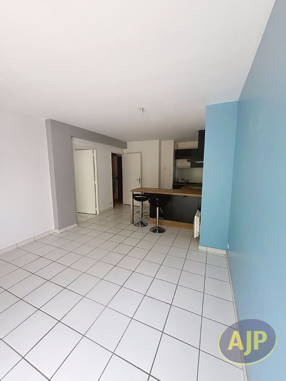 Location Appartement Idéalement situé en plein coeur de Nantes, à deux pas de la dynamique rue Fouré et du quartier branché des Olivettes, découvrez Nantes