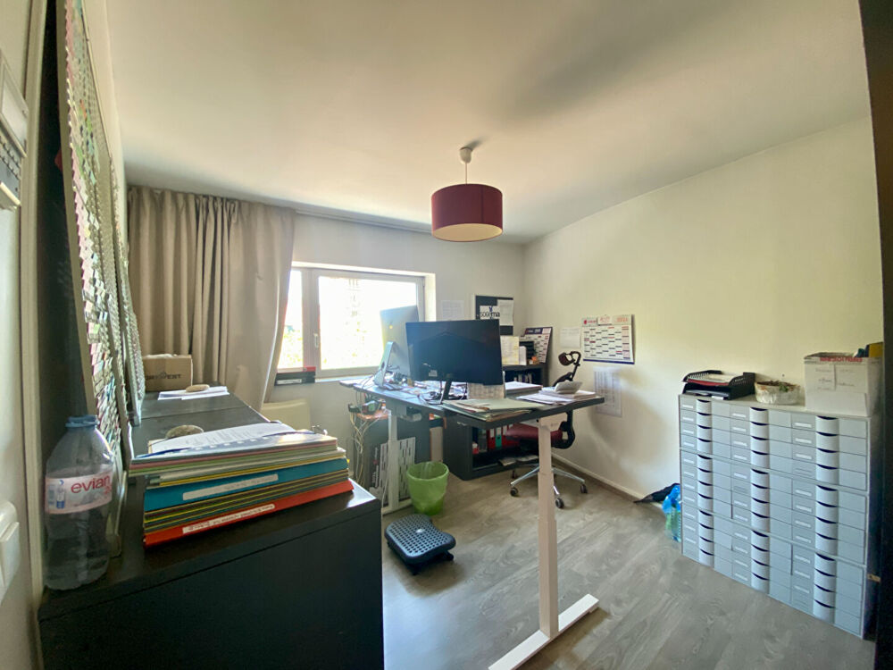   Centre-ville de Millau  Duplex professionnel avec locataire en place Millau