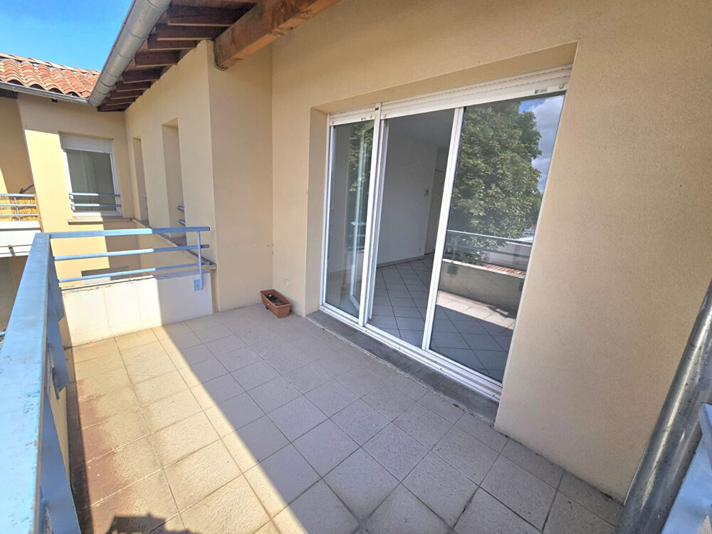 Location Appartement 31780 CASTELGINEST T3 récent (2008) de 66.03m² Terrasse de 7.28m² 2 GARAGES , cuisine séparée Castelginest