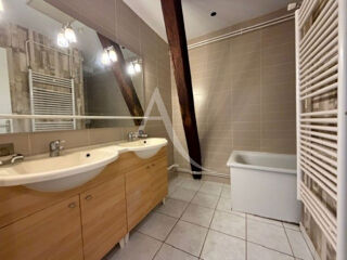  Appartement à louer 4 pièces 86 m²