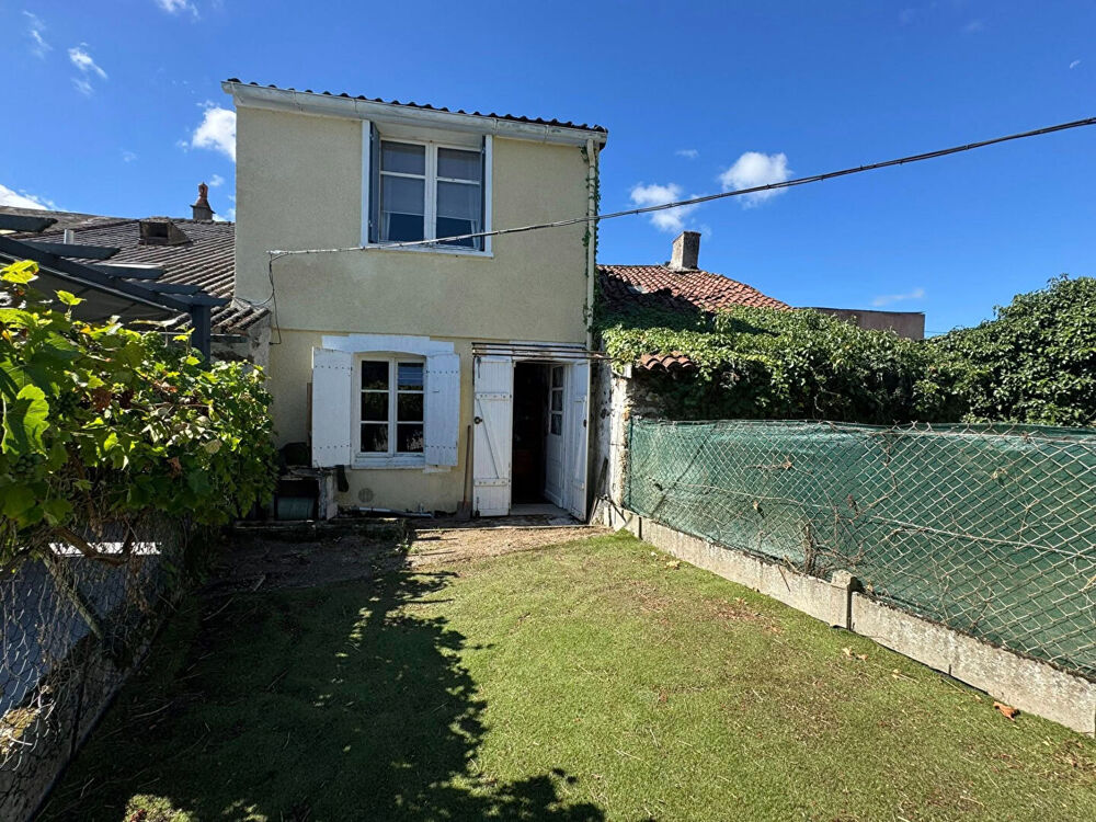 HAUTE VIENNE -Belle maison présentée avec gîte et piscine.
