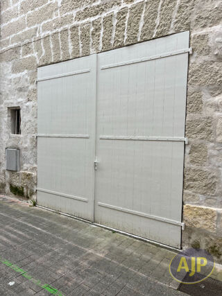  Parking / Garage à louer 1 pièce 20 m²