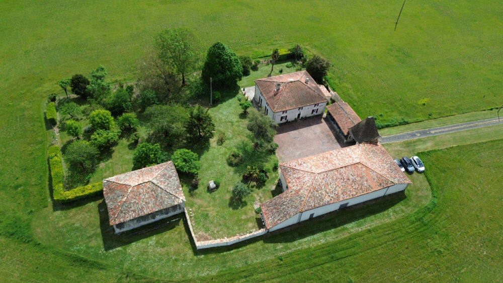Maison Barbezieux Saint Hilaire 8 pièce(s) 341 m2