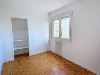  Appartement à louer 4 pièces 59 m²