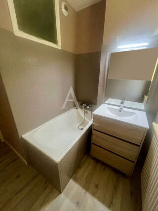  Appartement à louer 3 pièces 60 m²