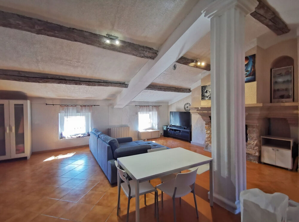 Vente Appartement Appartement T4 de 109 m² avec terrasse et place de parking dans un lieu chargé d'histoire Montfavet