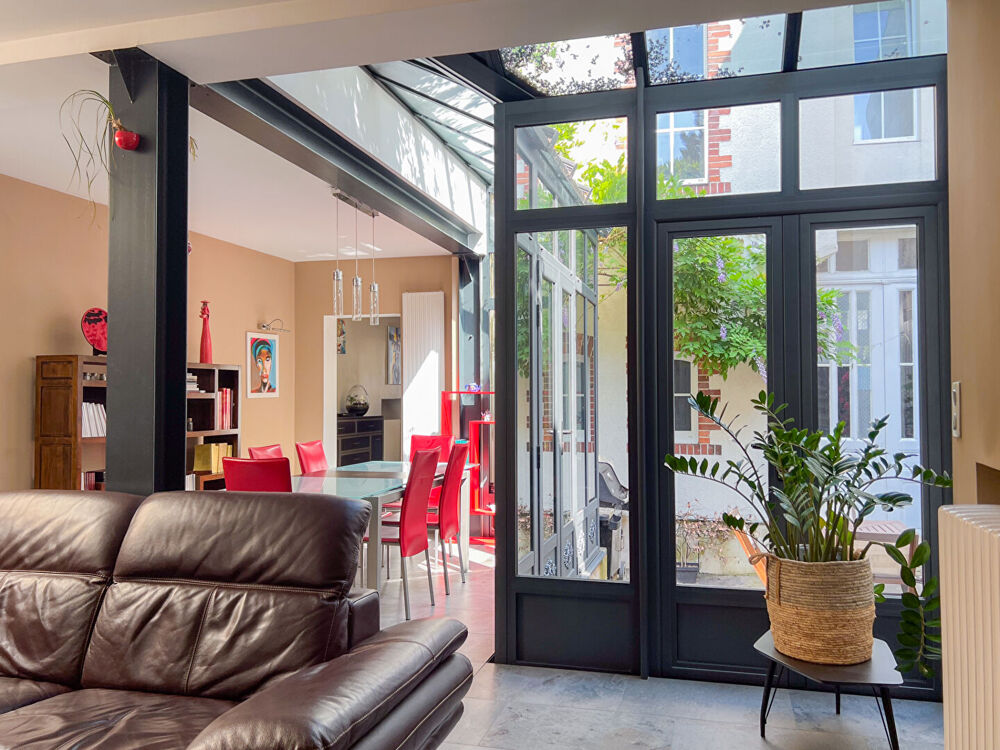 Vente Maison A vendre - Maison bourgeoise de 152 m², 5 chambres, avec cour et terrasse 